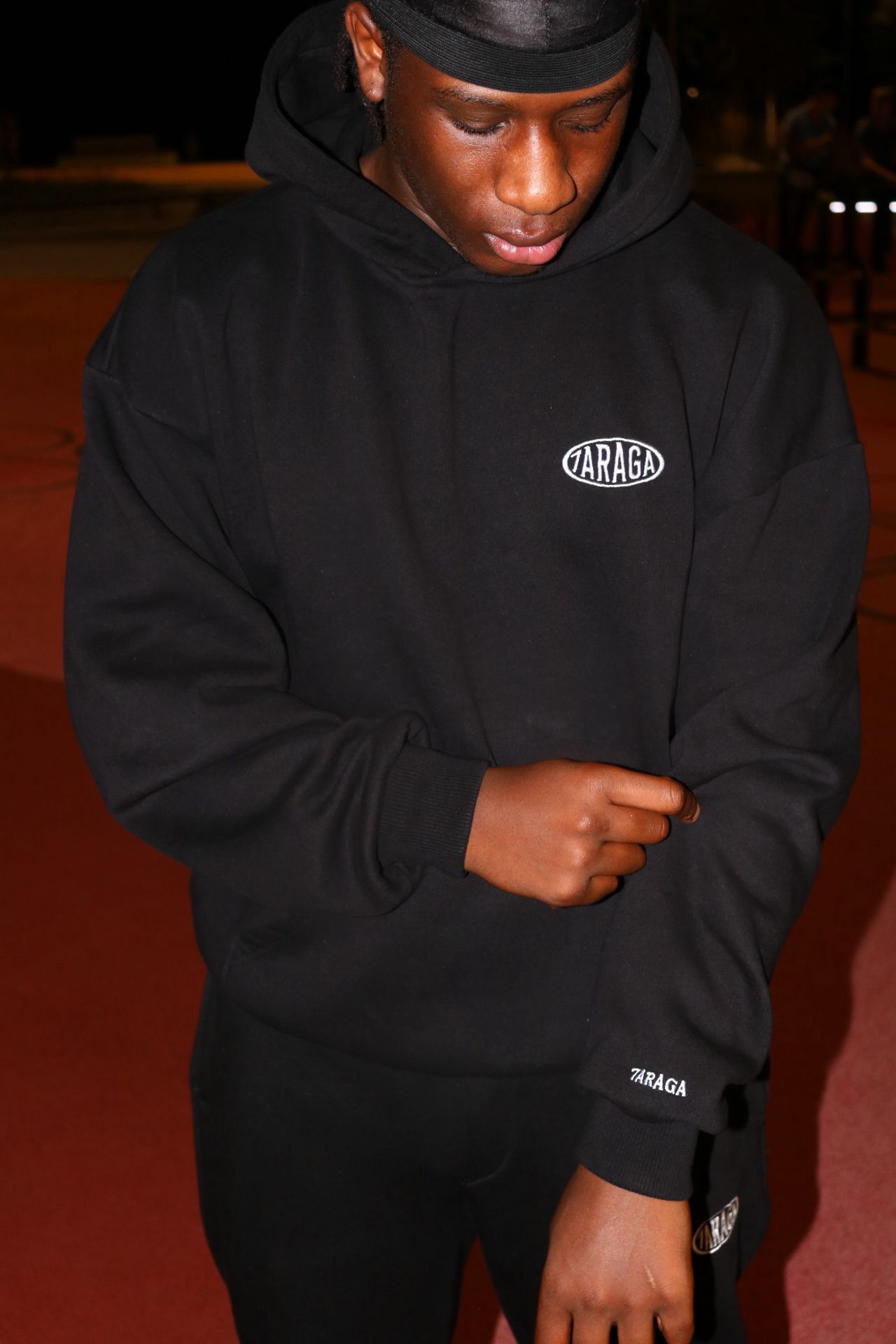 7araga Basic Hoodie schwarz